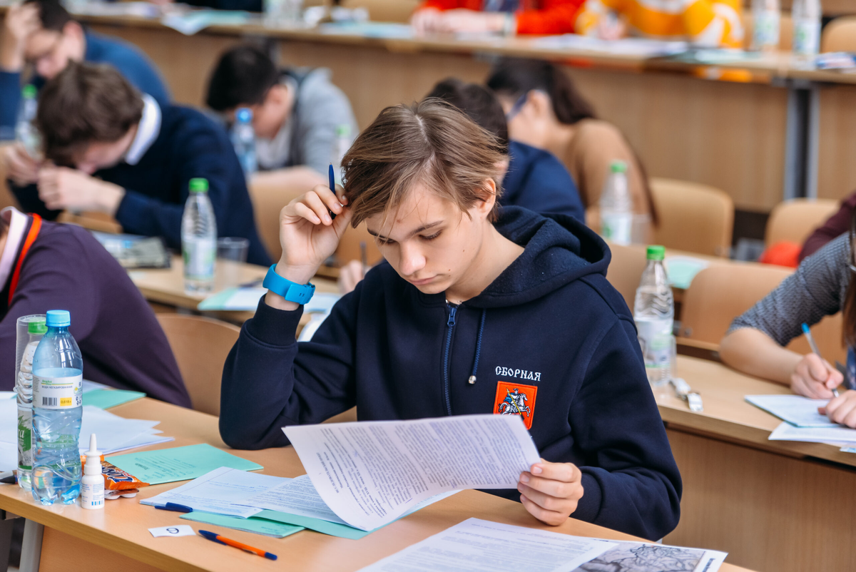 Олимпиады для школьников. Вош Всероссийская олимпиада школьников. ВСОШ олимпиада школьников. Олимпиада в школе. Школьники на Олимпиаде
