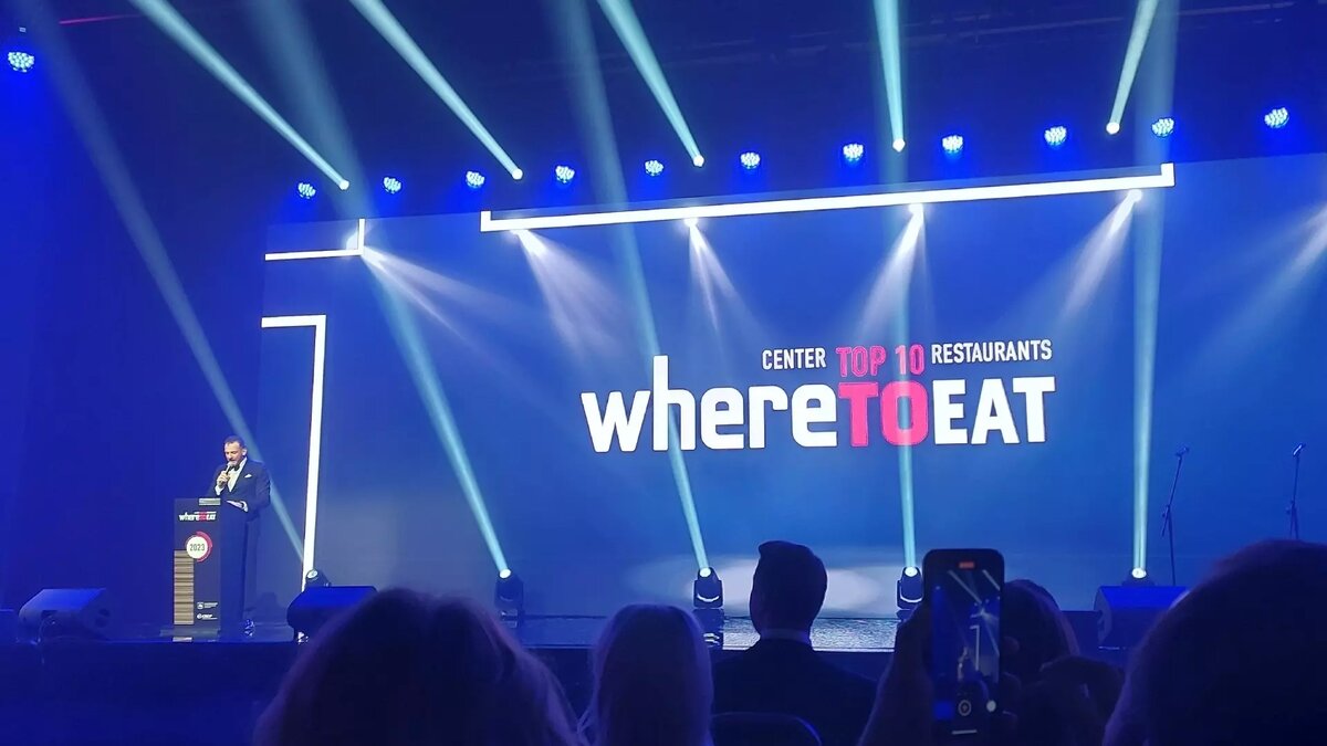     Ресторан «Кусто» из Нижнего Новгорода занял первое место в рейтинге лучших ресторанов по версии премии «WHERETOEAT Russia Центр». Церемония награждения прошла 6 ноября на Нижегородской ярмарке. Об этом сообщает корреспондент NewsNN.