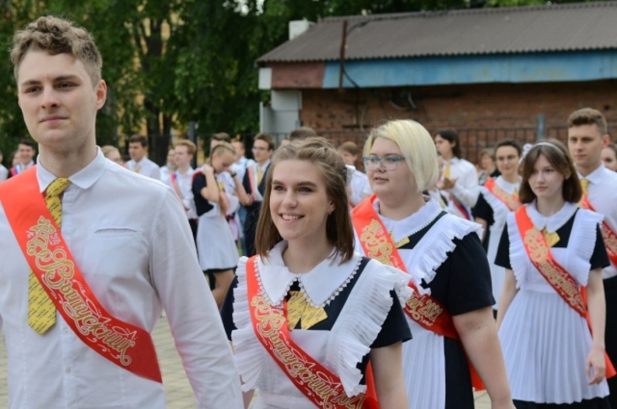    Выпускники школ Краснодара впервые за десять лет получат серебряные медали