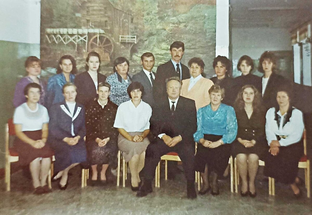 Педагоги Истоковской школы, обучавшие ребят-девятиклассников 2005 года выпуска: Мария Боталова, Валерия Семёнова, Валентина Ощепкова, Галина Черанёва, Николай Черанёв, Ольга Денисова, Елена Лубова, Андрей Пачколин, Зинаида Максимова