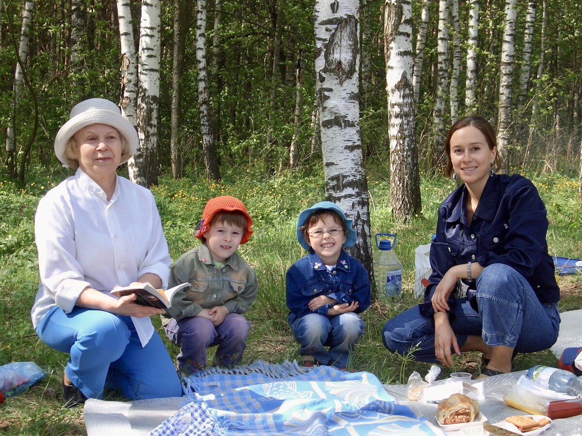 Я с двойняшками и свекровью