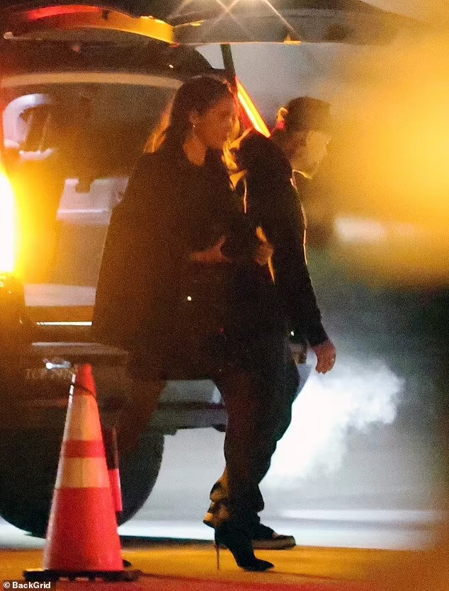 Меган Маркл в аэропорту. Фото Backgrid