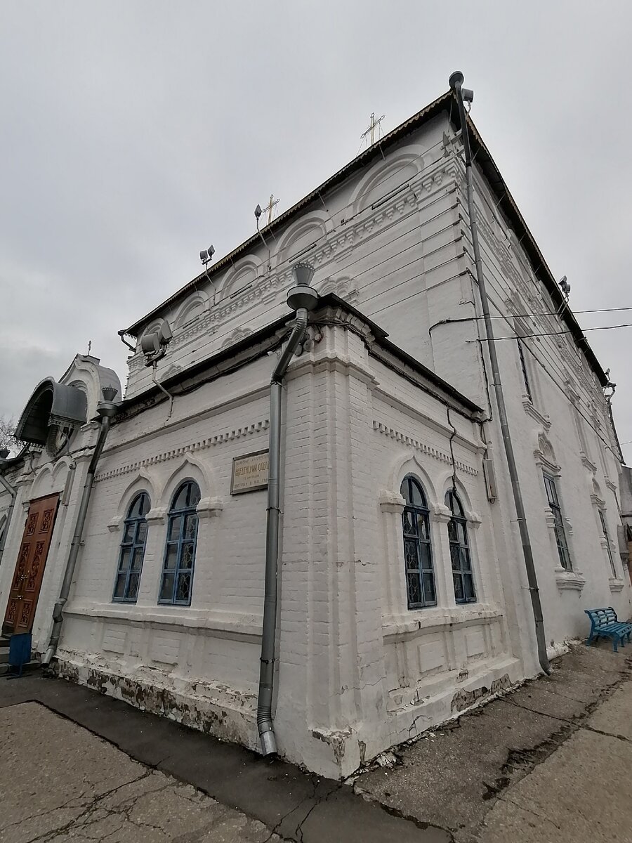  Интересное историческое место в городе Чебоксары, одно из самых исторических мест города, это Введенский собор.-2