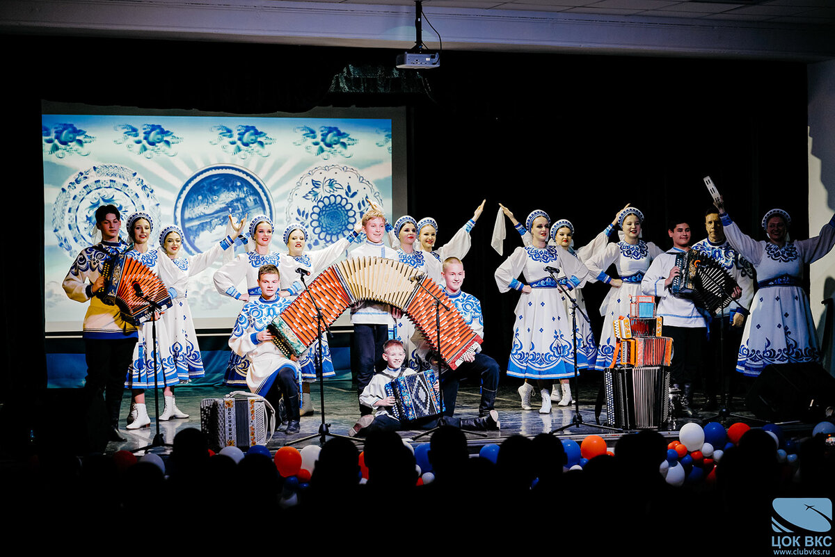 05.11.2023 г. В Центральном офицерском клубе Воздушно-космических сил прошли Урок мужества и праздничный концерт, посвященные Дню народного единства.-3