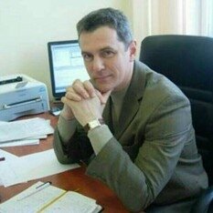 «(Фото из аккаунта WhatsApp — продавца по имени Виктор Павлович)При общении человек разместивший объявление представился Виктором Павловичем и сказал, что он в настоящее время не в России, а в Португалии (или Испании), сообщив, что готов приехать и продать автомобиль, однако для подтверждения серьезности моих намерений, он потребовал внести аванс за автомобиль, а именно направить посредством любой платежной системы (Western Union, MoneyGram, Юнистрим, Колибри и тд.) перевод в адрес родственников или внести деньги на любой банковский продукт из предоставленного списка, положив аванс на свое имя либо на имя родственника и далее продемонстрировать квитанцию о переводе», — рассказал пострадавший от действий мошенников.