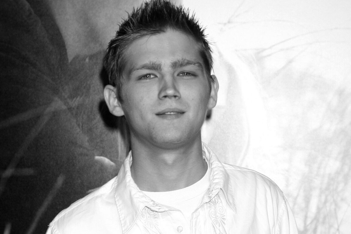     Скоропостижно скончался в приюте 35-летний «сын» Кэмерон Диаз в фильме «Мой ангел-хранитель»