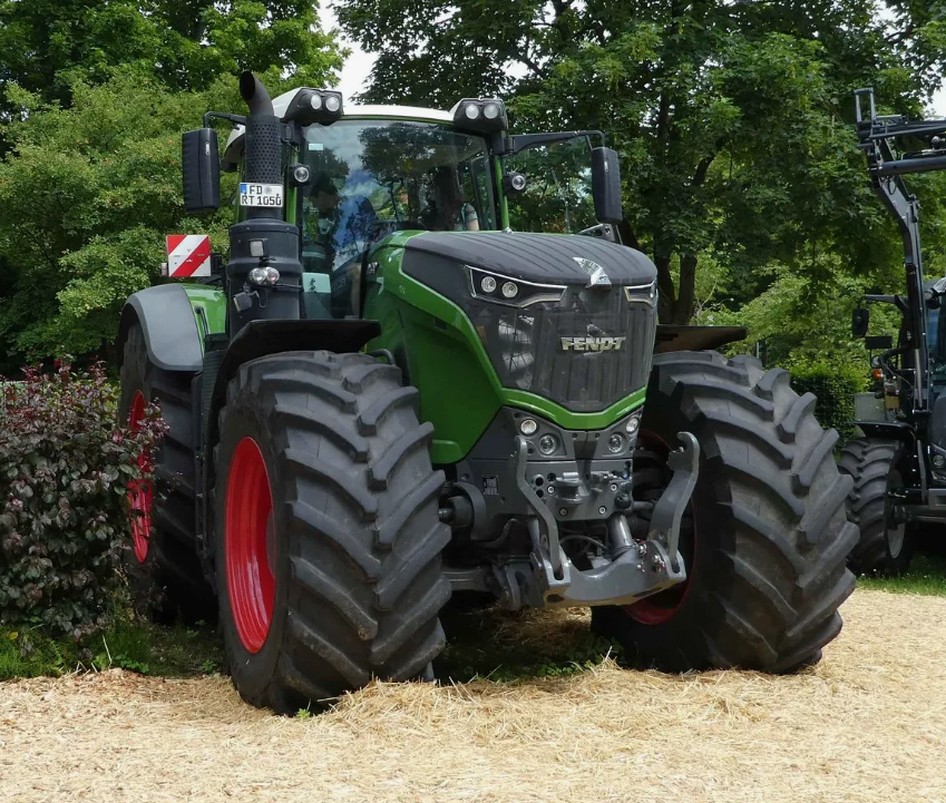 Трактор фендт. Трактор Фендт 1050. Трактор Fendt Vario. Fendt 1050 Vario. Трактор Фендт 1000.