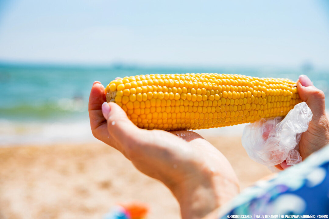 Продавец кукурузы на пляже