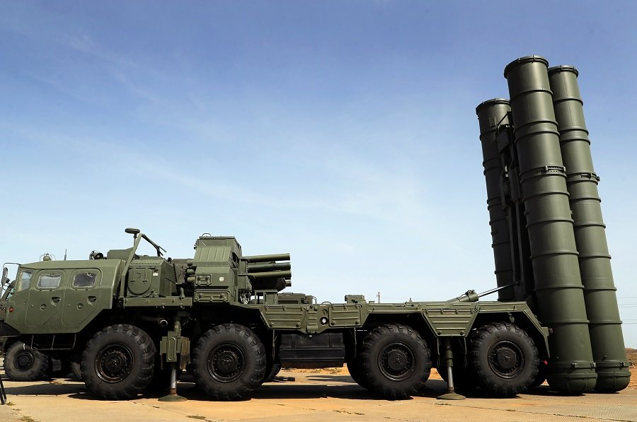 Российская ракетная система С-400 во время стратегических военных учений - Фото: MAXIM SHIPENKOV/EPA/TASS