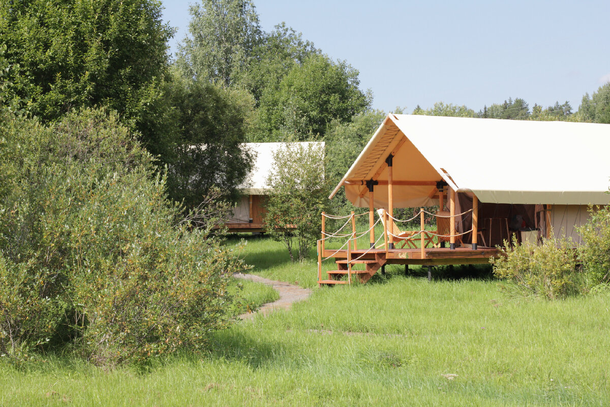 Эко Лоджи у озера Аласъярви. Фото глэмпинг "Это Жизнь".