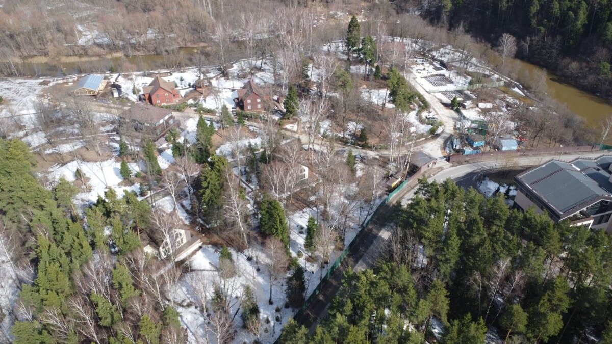 Участок Лесного Фонда Российской Федерации, захват которого решила осуществить рейдерская группировка Горшкова А.Ю. На захваченной территории они уже успели возвести коттеджи