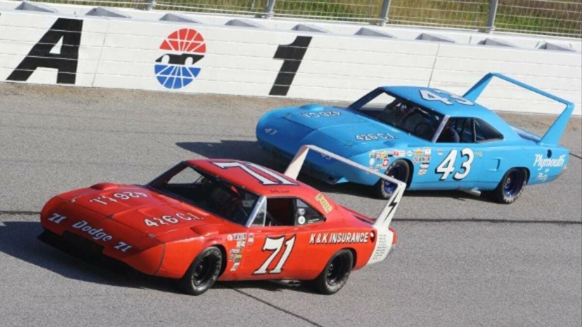 Dodge Daytona Рё 1970 Plymouth Superbird