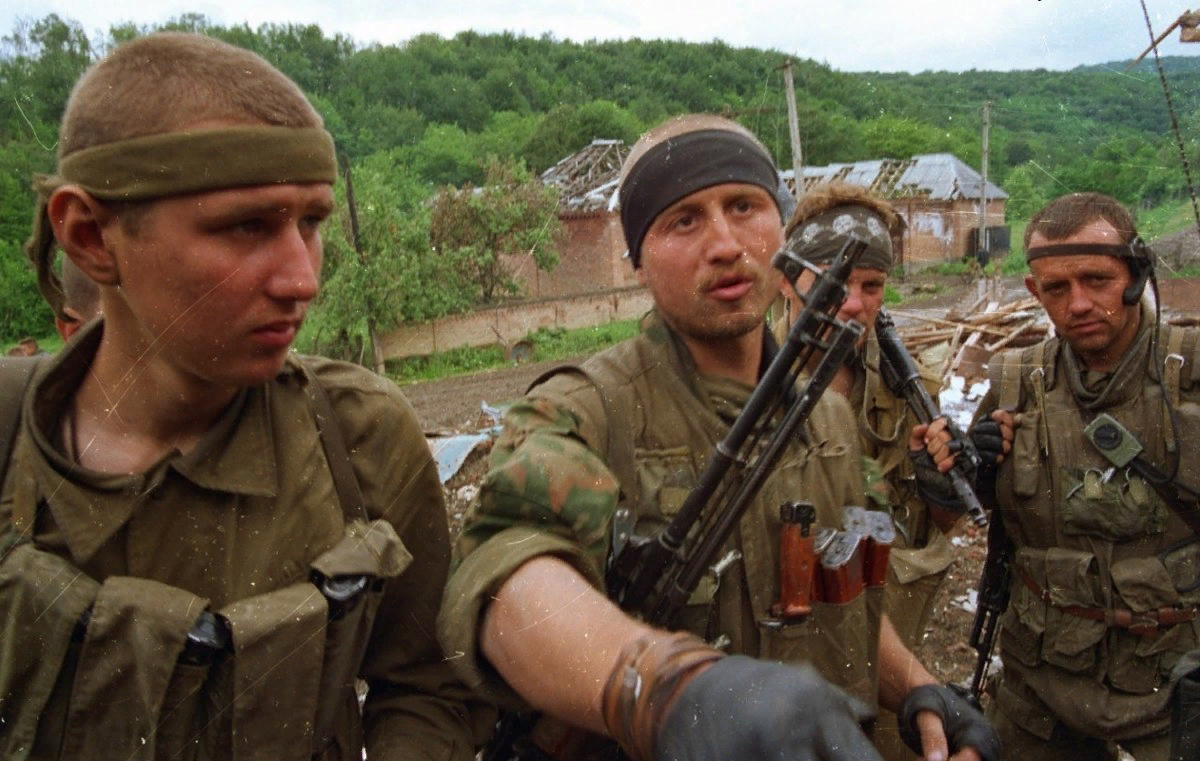 бойцы волховского фронта в 1942 году. передача про мобилизацию. взвод фильм 1986. спецназ гру волкодавы. взвод плен.