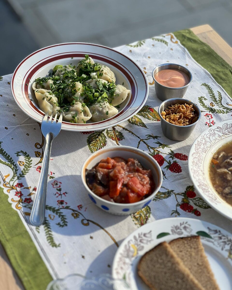 Прекрасный стол в городском буфете «Пельменная» - ул.Малая Дмитровка 3