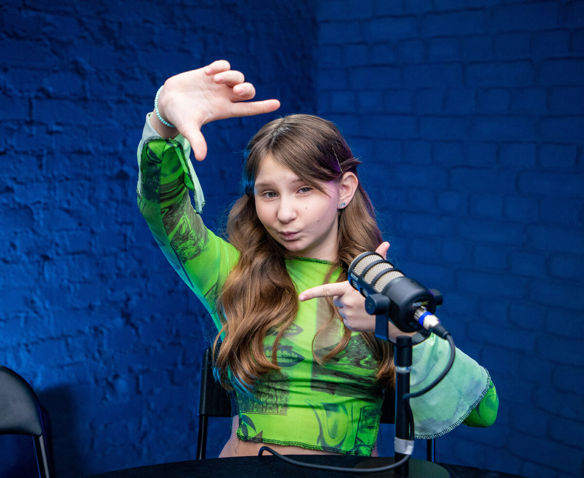 Эмилия Глушкова - ведущая проекта Сарафан шоу