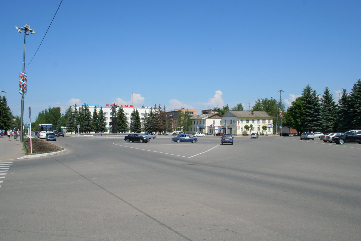 Город гагарин фото. Город Гагарина Смоленская область. Гагарин центр города. Центральная площадь г Гагарина. Центр города Гагарин Смоленской области.