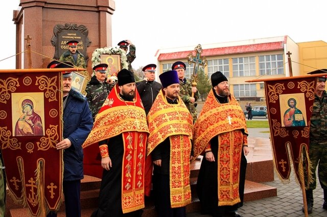    Памятник Дмитрию Солунскому открыли 8 ноября 2013 года. Фото: храм Успения Божьей Матери