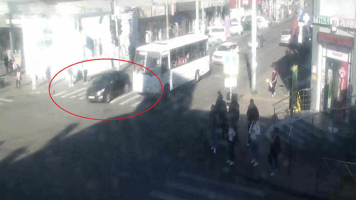    Девушка на иномарке нарушила ПДД и врезалась в скорую Фото: ЕДДС