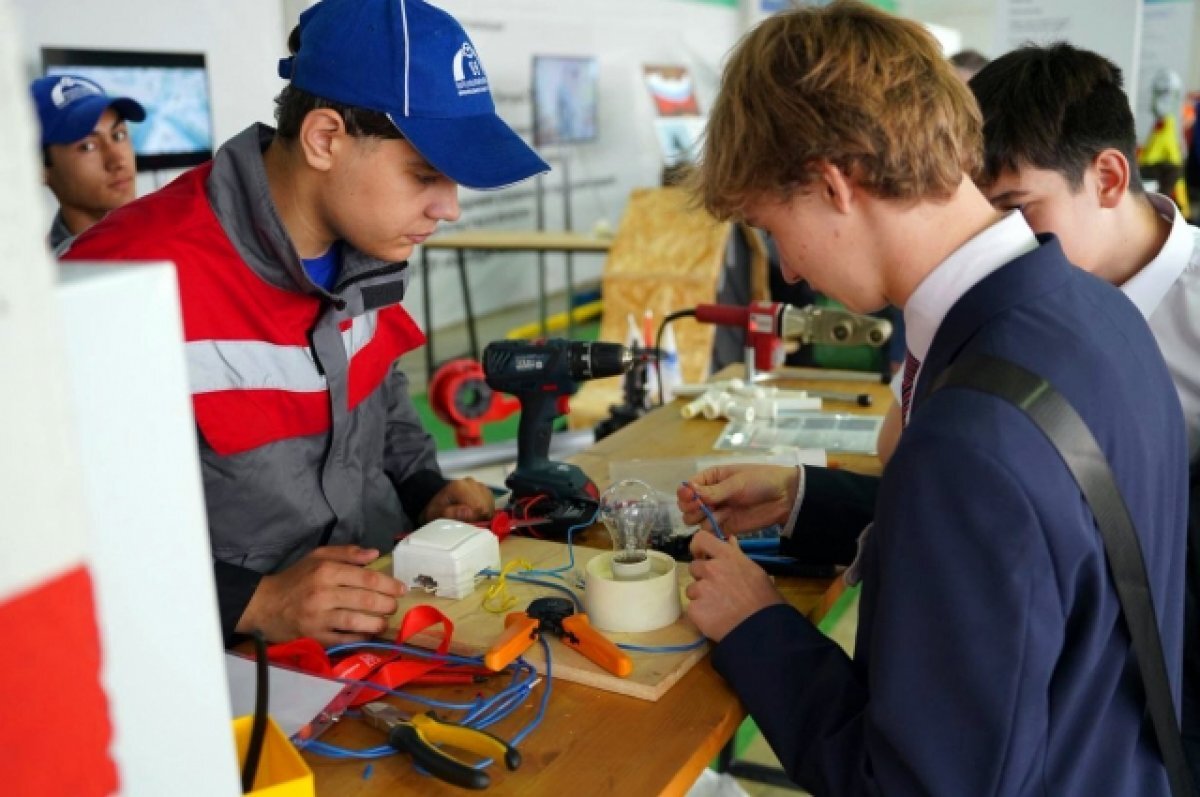 охрана труда. кадры промышленности. директор газпромнефть мнпз. промышленная безопаст. технология машиностроения специальность.