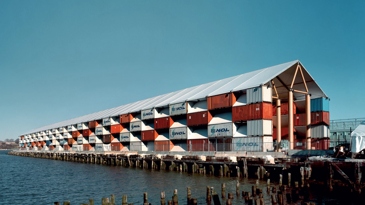 Nomadic Museum (Кочующий музей), архитектора Shigeru Ban, 2005 г. 
