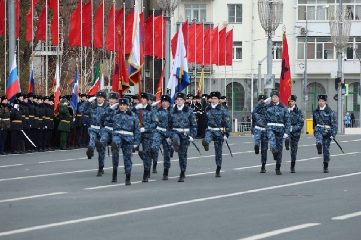    Герои и подвиги: 7 ноября в Самаре прошел Парад Памяти