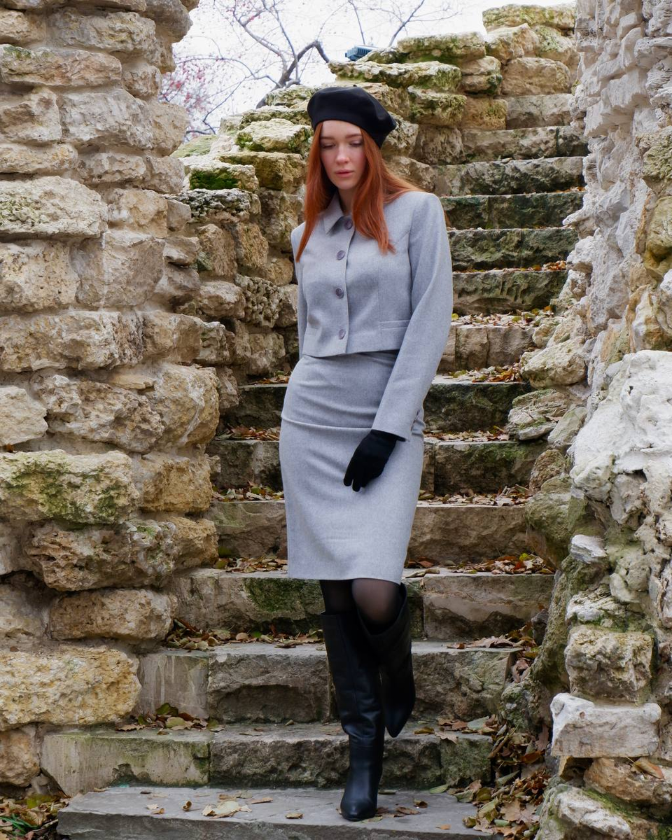 Комплект укороченного пиджака с юбкой-миди от Маковцвет