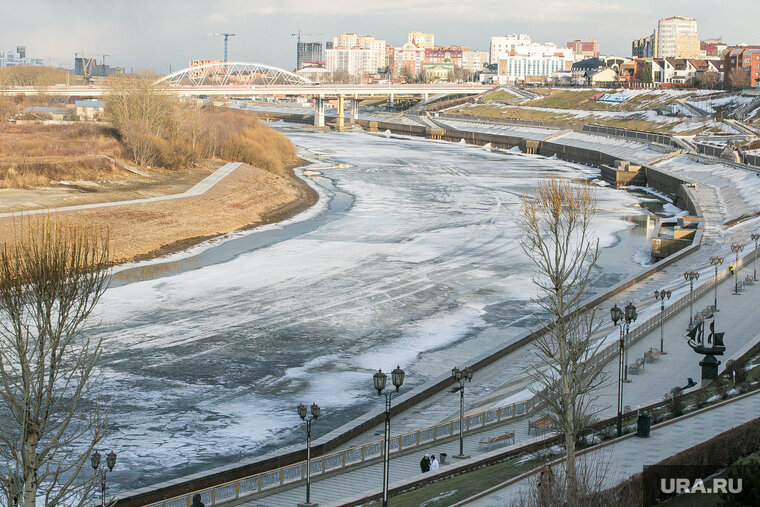    Тура продолжает мелеть