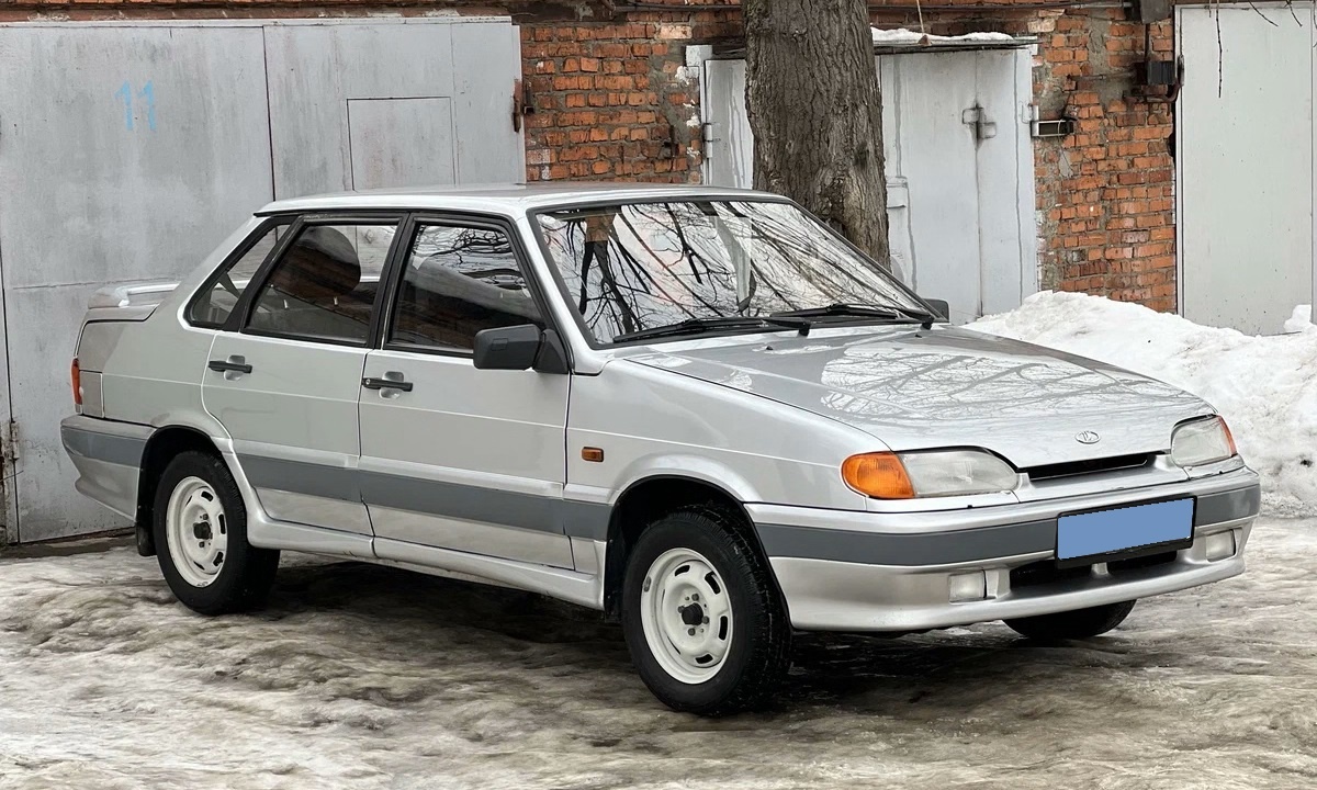 Купить б/у Lada (ВАЗ) 2115 1997-2012 1.6 MT (81 л.с.) бензин механика в Москве: 