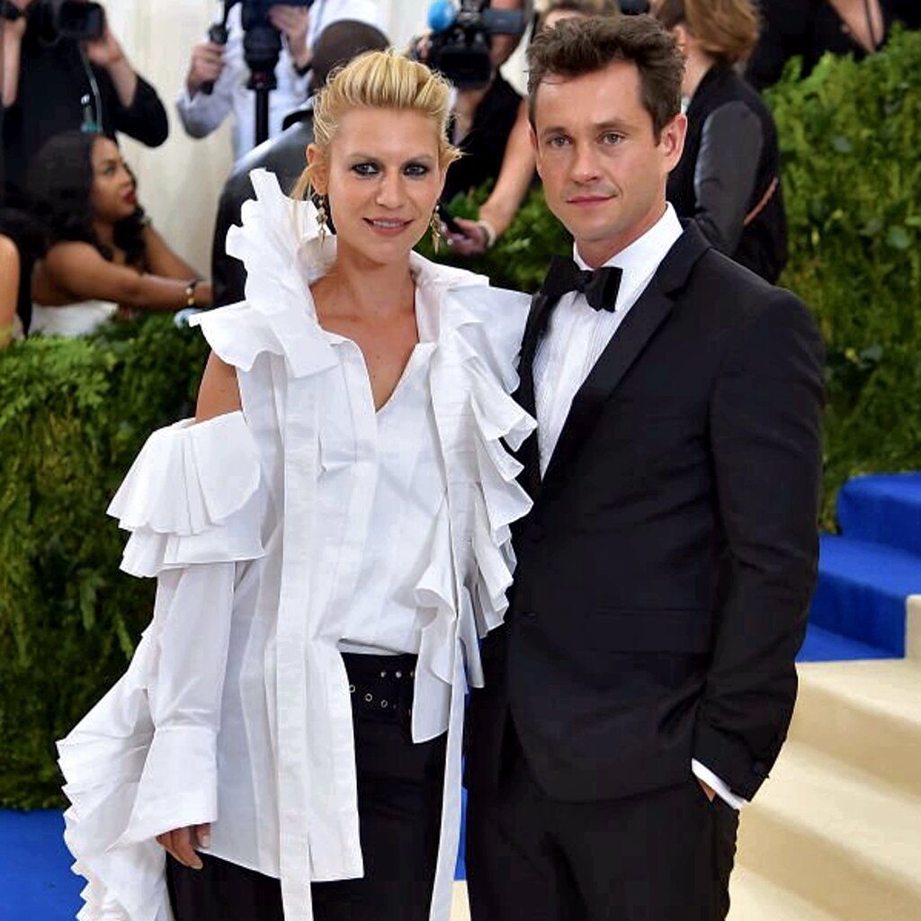  Клэр Дэйнс и Хью Дэнси на гала-концерте института костюма в музее искусств Метрополитен, 2017 г