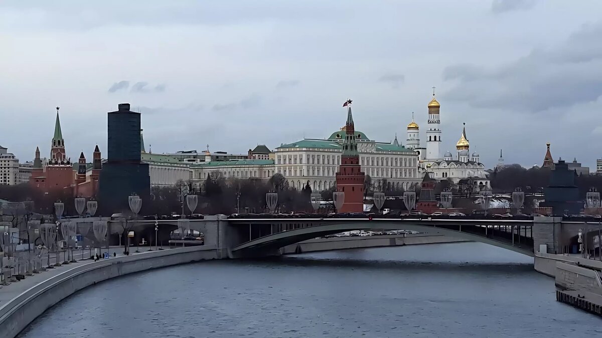     Западные средства массовой информации сообщают о том, что президент России Владимир Путин уже точно принял решение баллотироваться на очередной президентский срок. Откуда такая информация и какие выводы из нее можно сделать — «НИ» выслушали мнение экспертов.