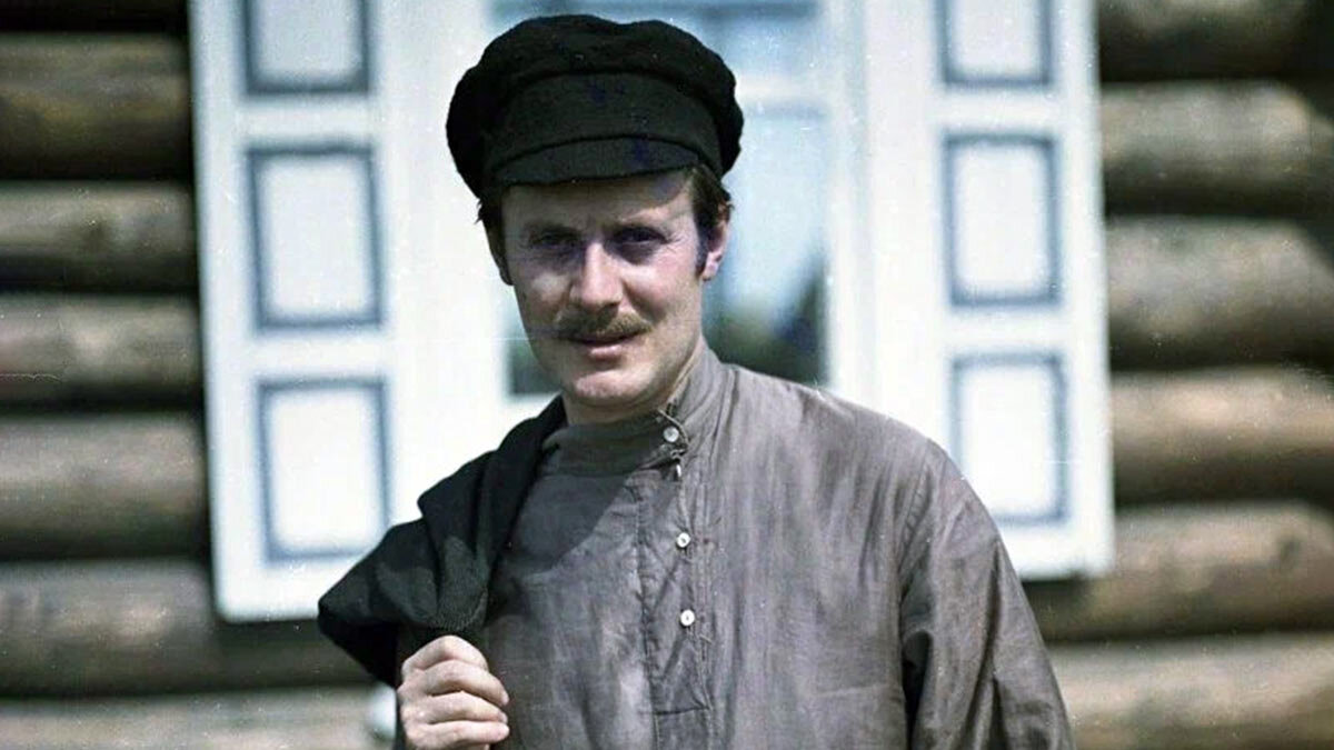     Юрий Соломин Алина Городниченко
Юрий Соломин на съемках фильма "Даурия" (1971 год)Киностудия «Ленфильм» / Второе творческое объединение