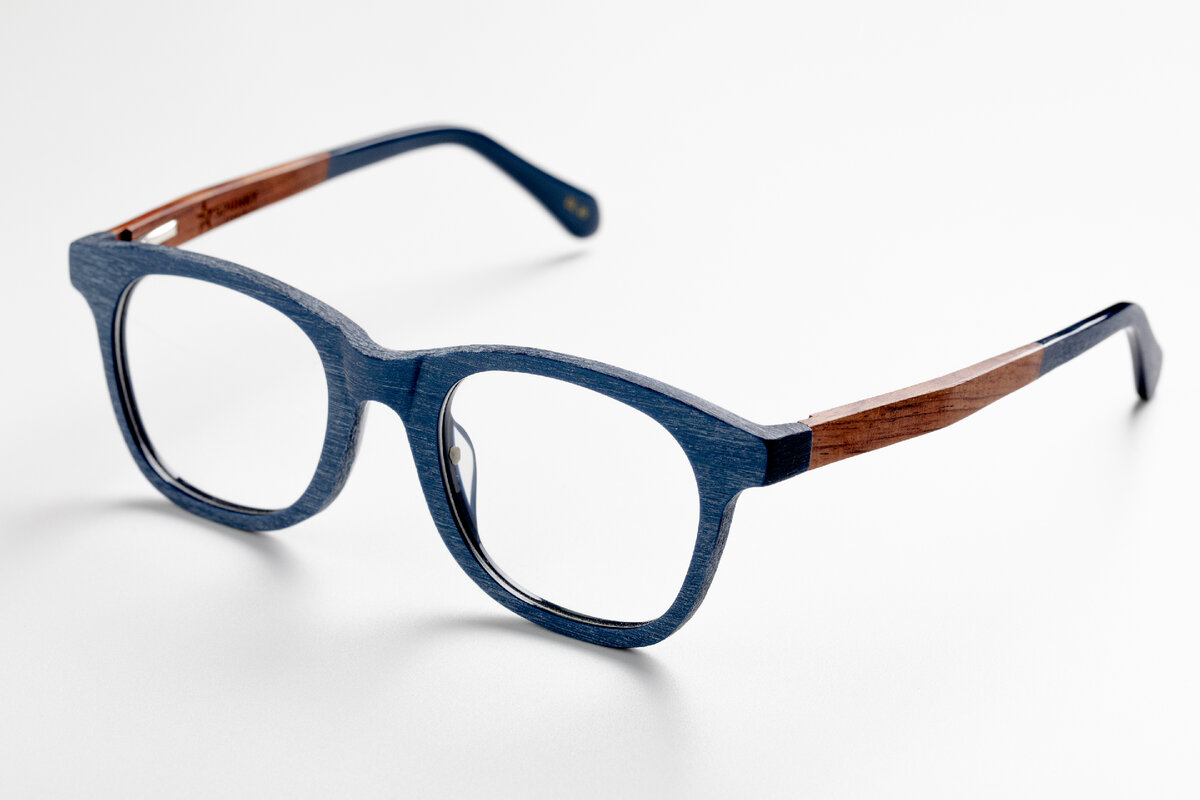 У нас большой выбор оправ: до 700 моделей в каждом салоне