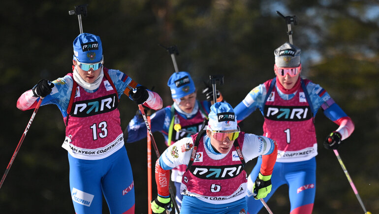    Биатлонистки во время гонки на чемпионате России.СБР