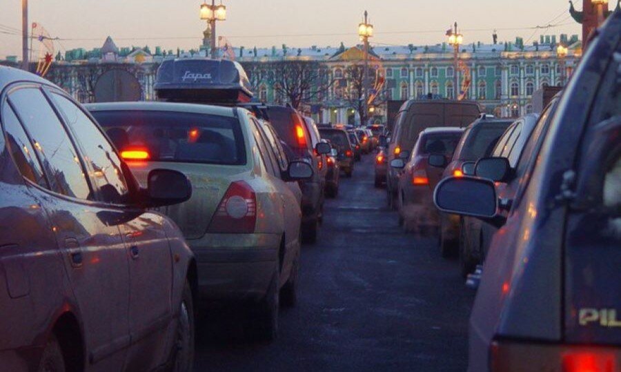 Пробки в Санкт-Петербурге. Автомобильная пробка в Санкт-Петербурге. Питер вид из машины. Пробки в Питере.