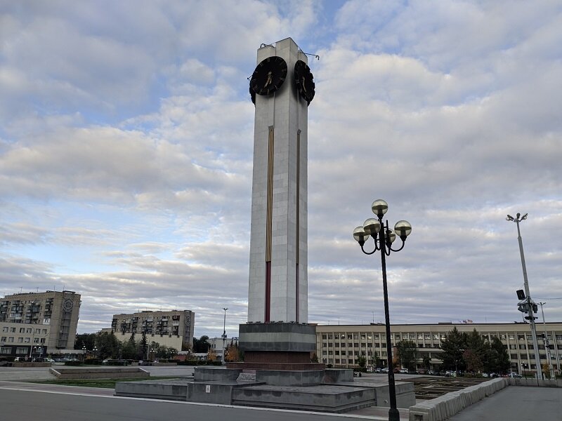 Путь магнитогорск. Куранты Магнитогорск. Куранты Магнитогорск фонтан. Куранты Магнитогорск фото. Основание Курант в Магнитогорске.