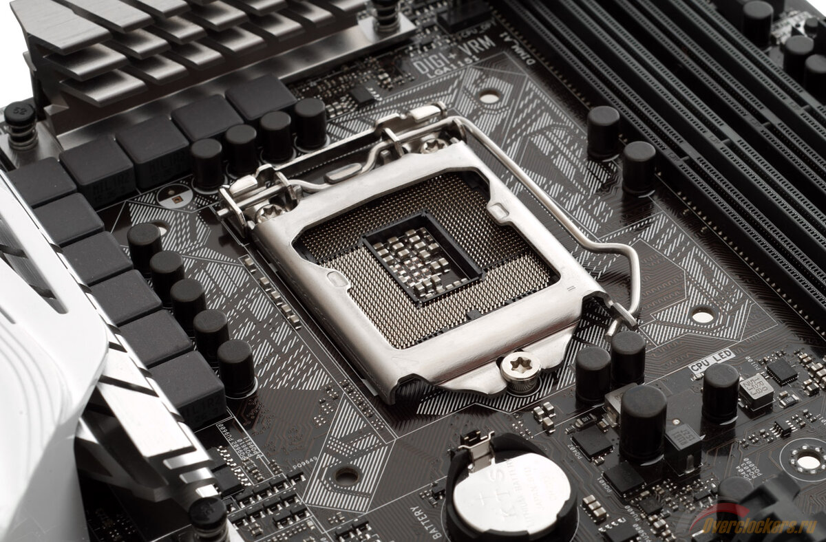 Пример сокета материнской платы.