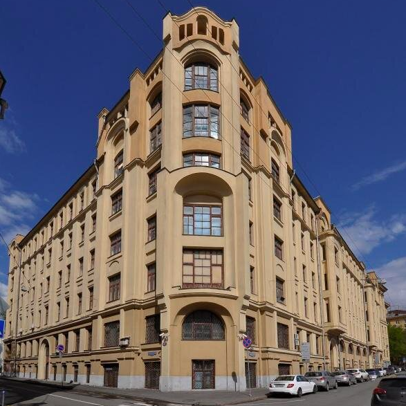 Теперь этого прекрасного здания на углу Малого и Большого Кисельного переулков уже нет.