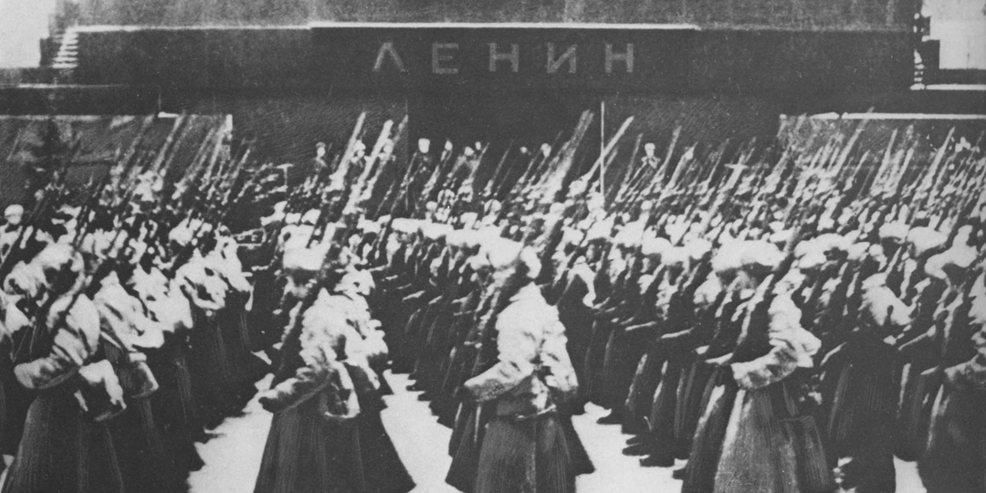 «На вас смотрит весь мир». История легендарного парада 7 ноября 1941 года на Красной площади