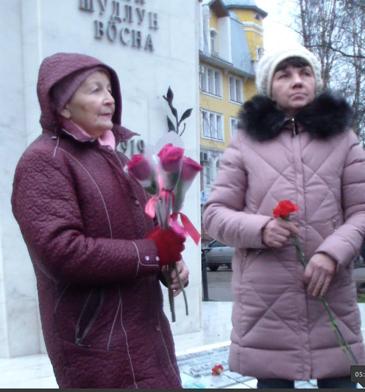 7 ноября в городе Сыктывкар  день был тёплый. Рабочий день согласно буржуазному праву.-2