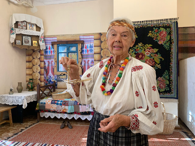    Надежда Голикова занимается плетением из рогоза 25 лет