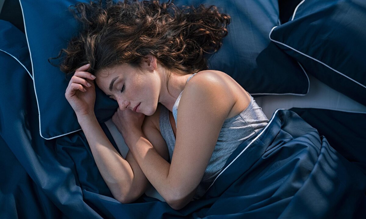 Замечали ли вы за собой странные подергивания в момент засыпания? Или, может быть, ваш муж или жена во сне начинают «подпрыгивать» на кровати?