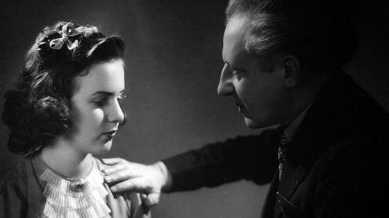 кадр из фильма "Сто мужчин и одна женщина", где Стаховски сыграл роль