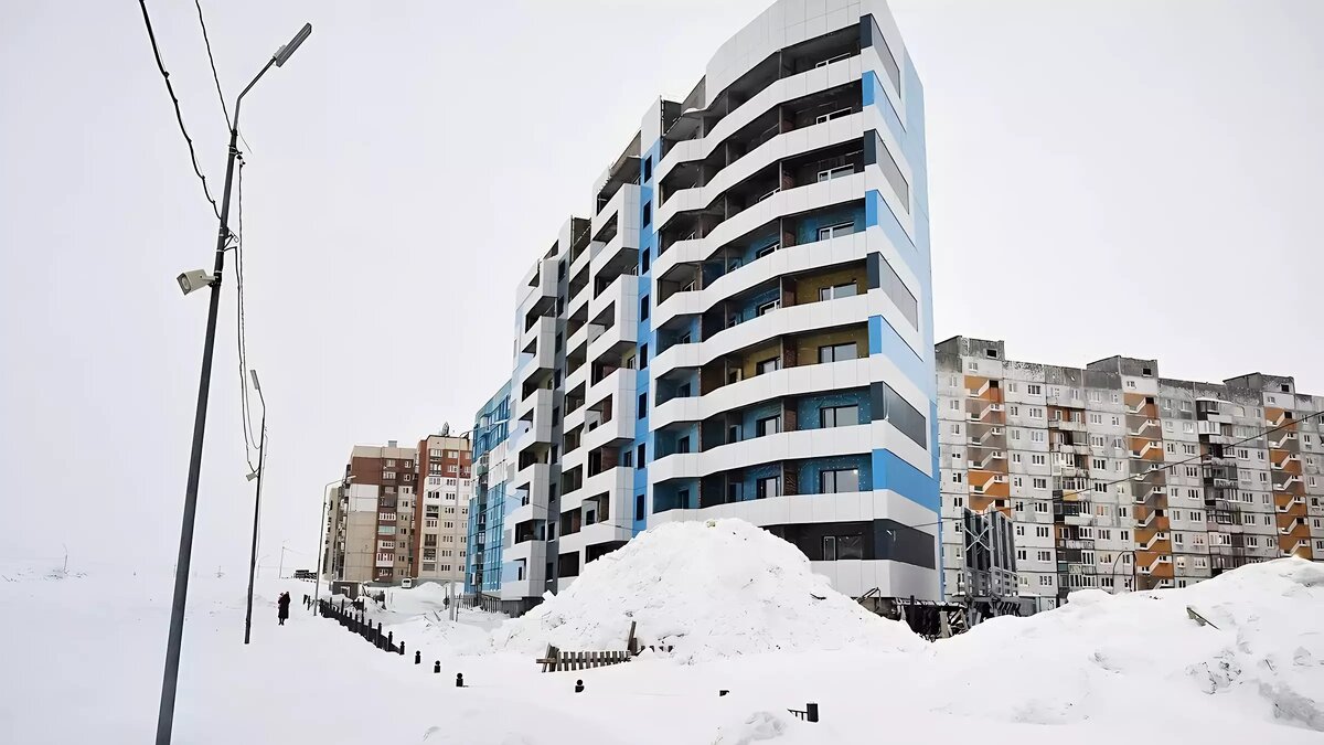     Экологические проблемы свойственны для всех промышленных городов, поскольку без промышленности невозможно развитие современной цивилизации. При этом многие крупные предприятия наносят существенный вред окружающей среде и экологии. Одним из самых загрязненных городов считался Норильск.
