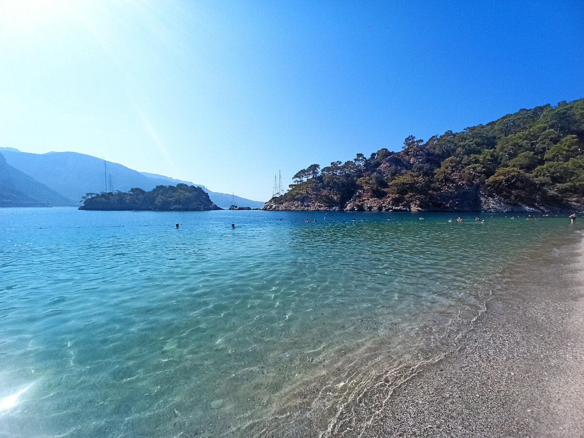 В первой половине дня людей ещё немного
