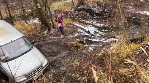 Tank 300 сошёл с маршрута, но снова овраг и было трудно. Приехал Нивас ...