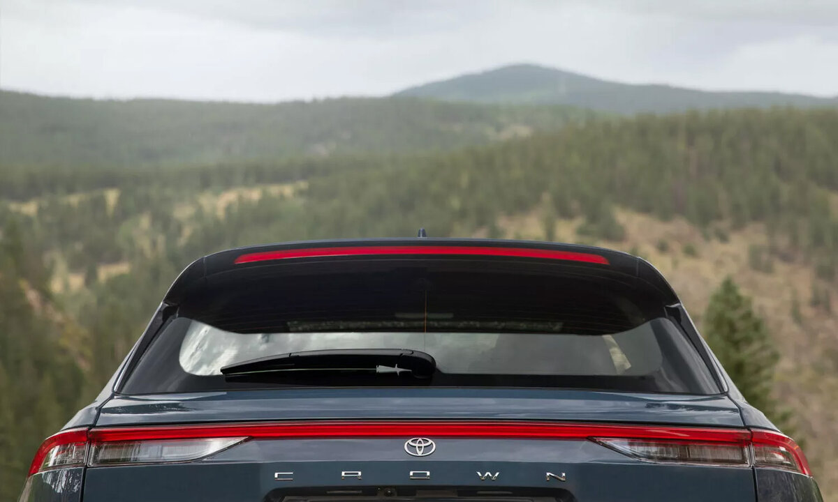 Toyota Crown SUV  📷
