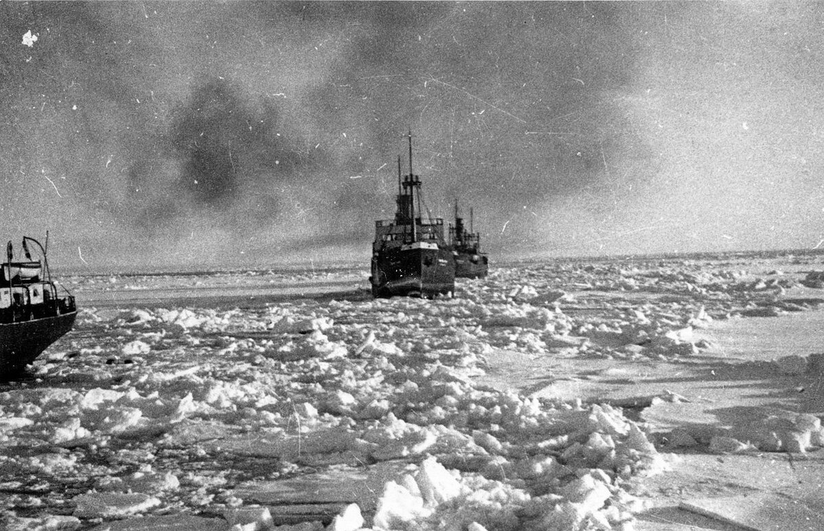 1933 экспедиция. Возвращение Сахалина. Штурм Сахалина советским моряками. Советский Сахалин фото. Сахалин Советская Графика