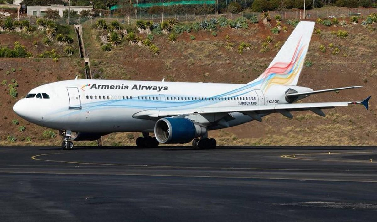 Авиакомпания армения. Авиакомпания Армения Эйрлайнс. Armenia Airways самолеты. Armenia Airways 6a 910. АИР Армения.