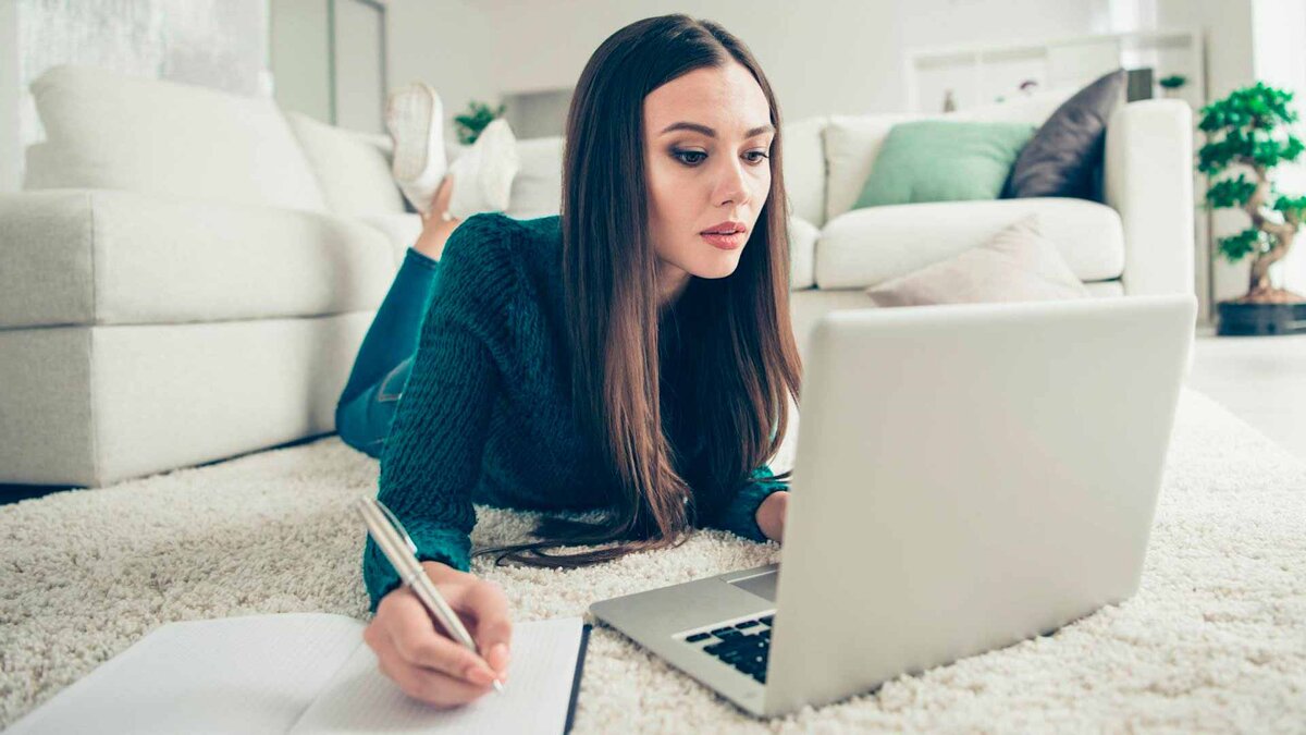 Девушка фрилансер