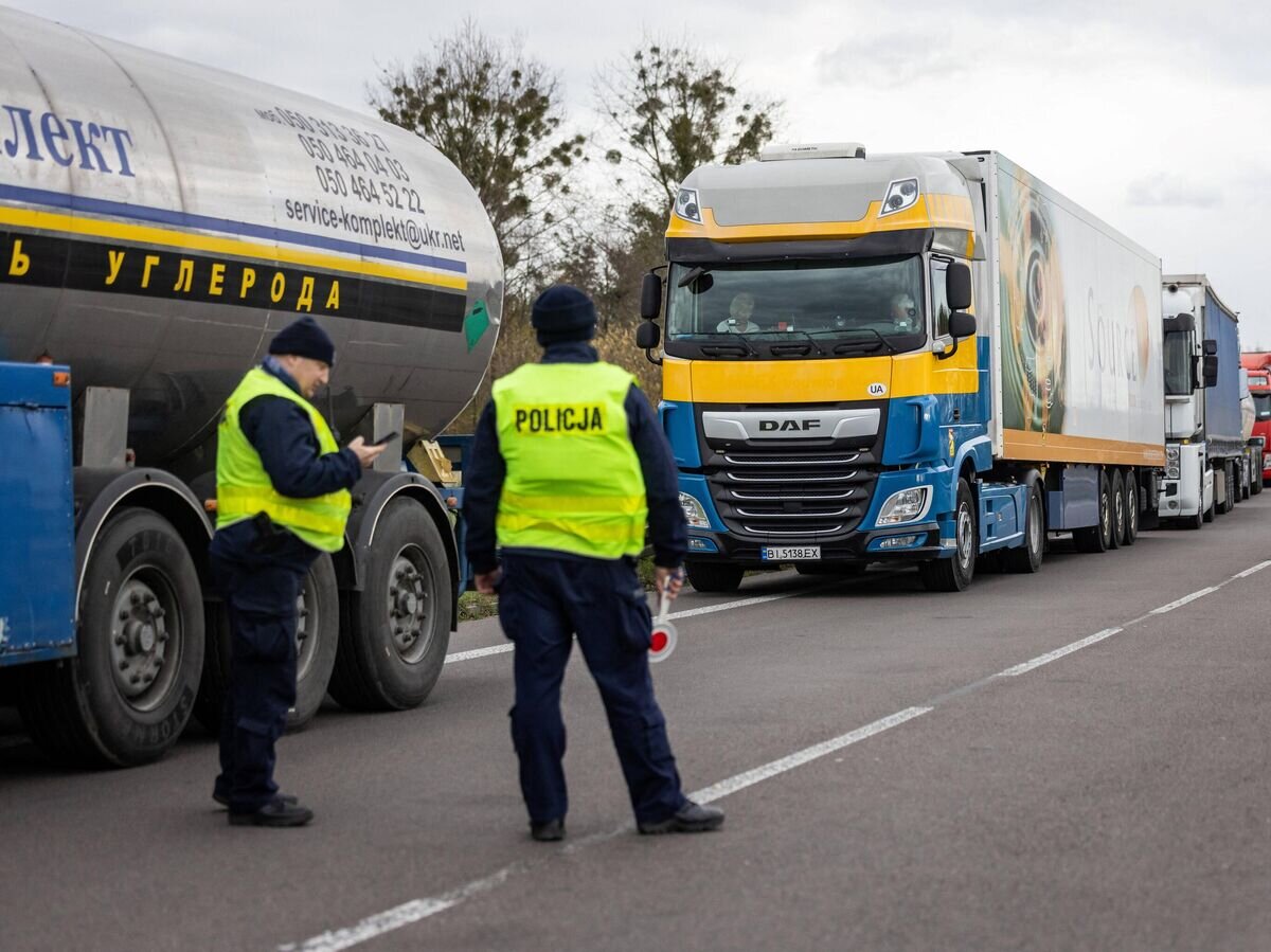    Протесты польских дальнобойщиков на границе с Украиной © AFP 2023 / Wojtek Radwanski